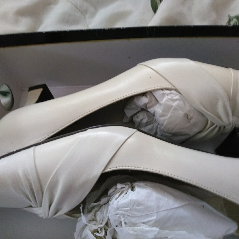 Liz Baker size 9 1/2m white unused